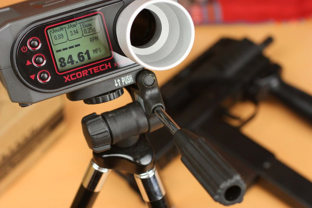 Airsoft 測速器顯示槍口初速的畫面