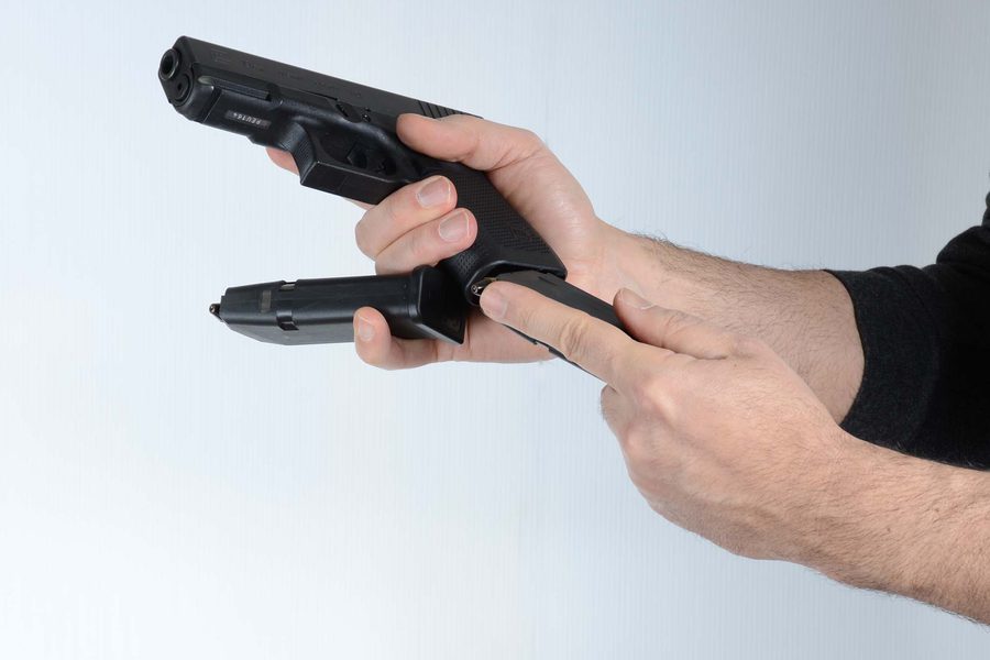 換彈匣的瞬間：IDPA 與 USPSA 換彈規則分歧的地方